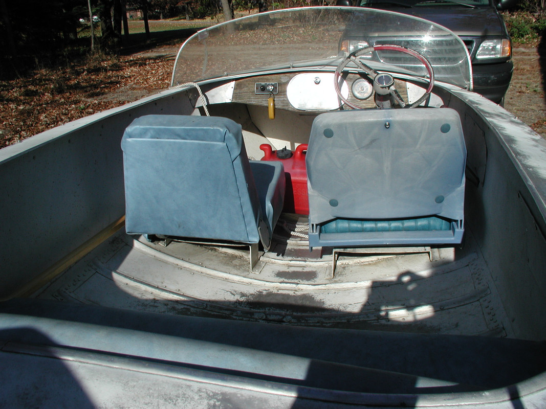 Commander 12 showing glove box